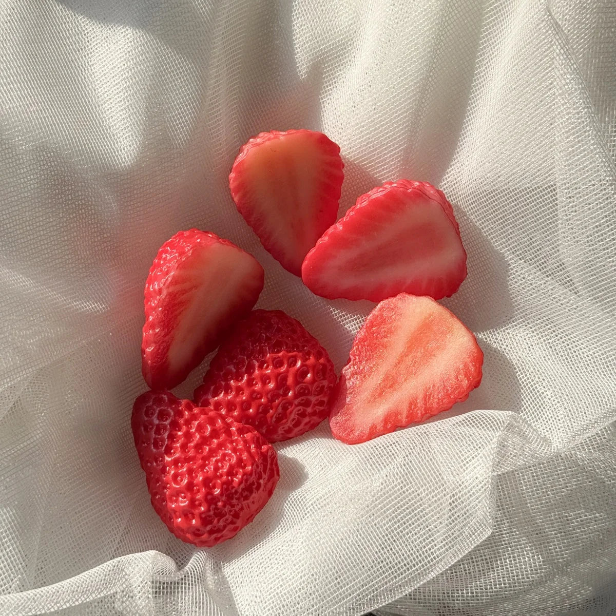Artificial Strawberries Bulk (10/20PCS) – Fake Plastic Fruit for Home Styling