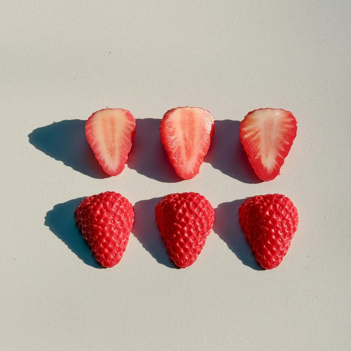 Artificial Strawberries Bulk (10/20PCS) – Fake Plastic Fruit for Home Styling