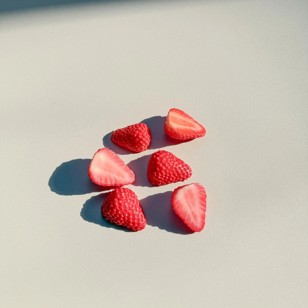 Artificial Strawberries Bulk (10/20PCS) – Fake Plastic Fruit for Home Styling